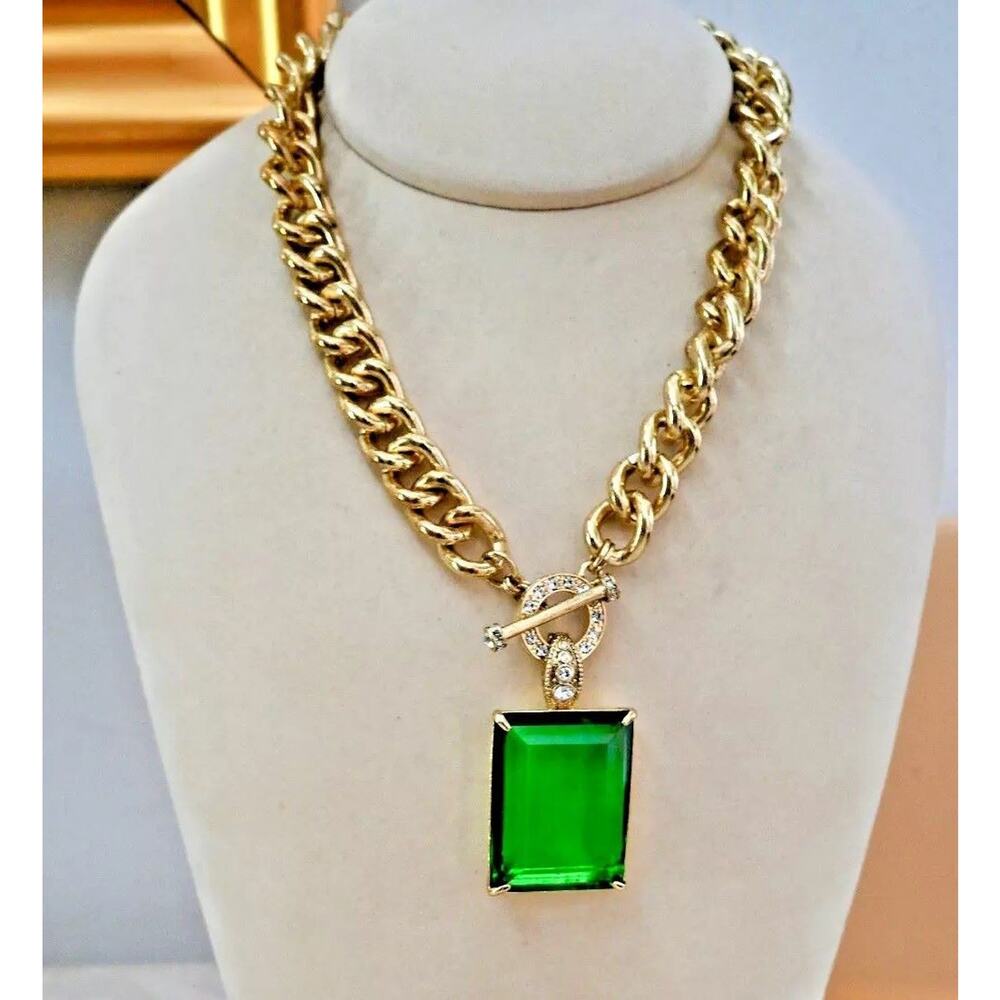 NEW - HEIDI DAUS Hot Rocks Erinite Green Enhancer Necklace Crystal Omega